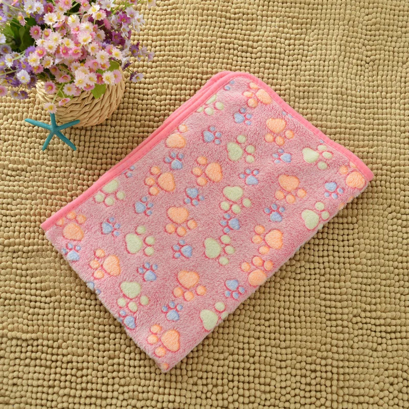 Flannel Pet Blanket,Cute Dog Paw Print Blanket Pet Mat for Puppy Kitten Warm and Comfortable Blanket Suitable For Cats And Dogs