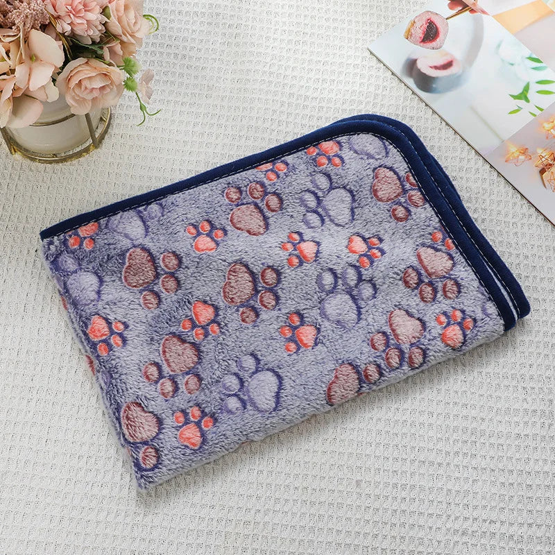 Flannel Pet Blanket,Cute Dog Paw Print Blanket Pet Mat for Puppy Kitten Warm and Comfortable Blanket Suitable For Cats And Dogs