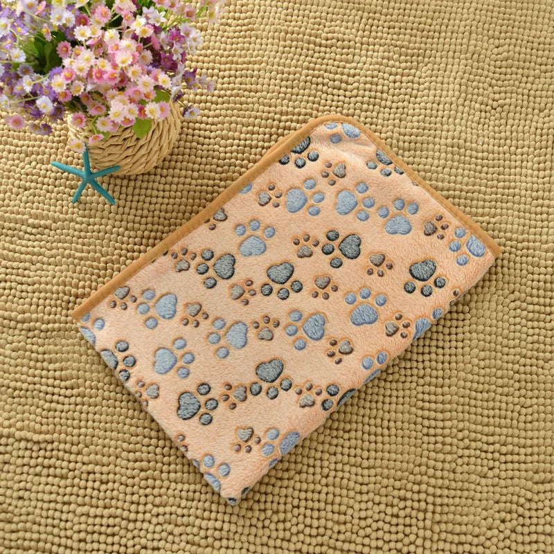 Flannel Pet Blanket,Cute Dog Paw Print Blanket Pet Mat for Puppy Kitten Warm and Comfortable Blanket Suitable For Cats And Dogs